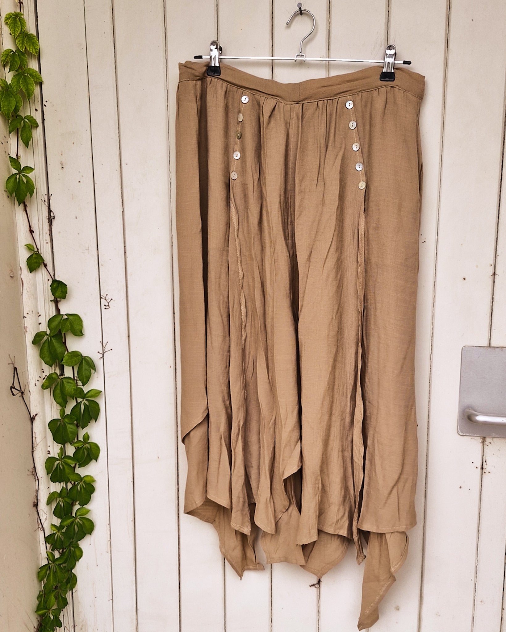 Gathered Half Apron - Sand – Book and Kettle Cottage Crafts
