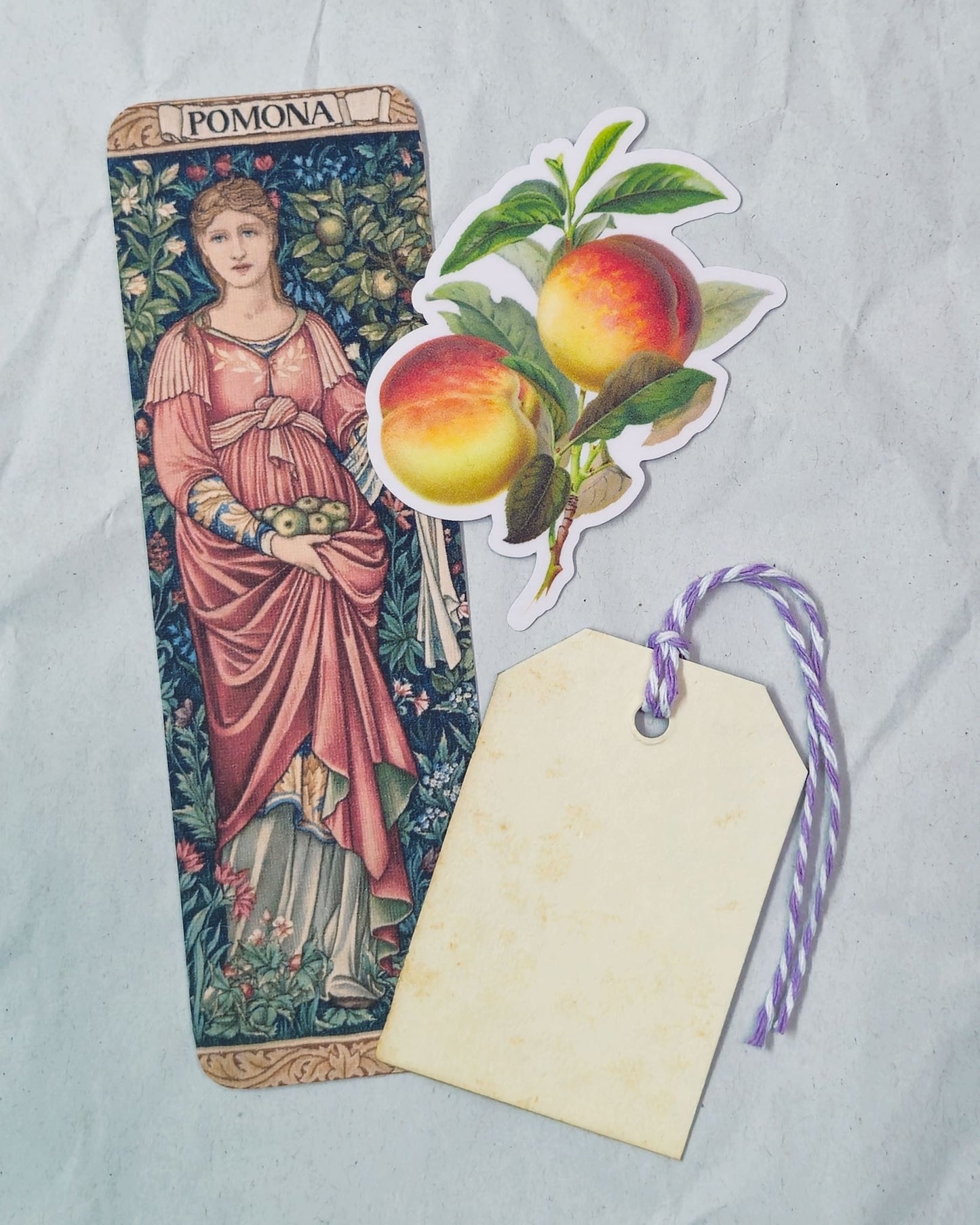 Cottage Club Edition #06 - August: Pops of Peach